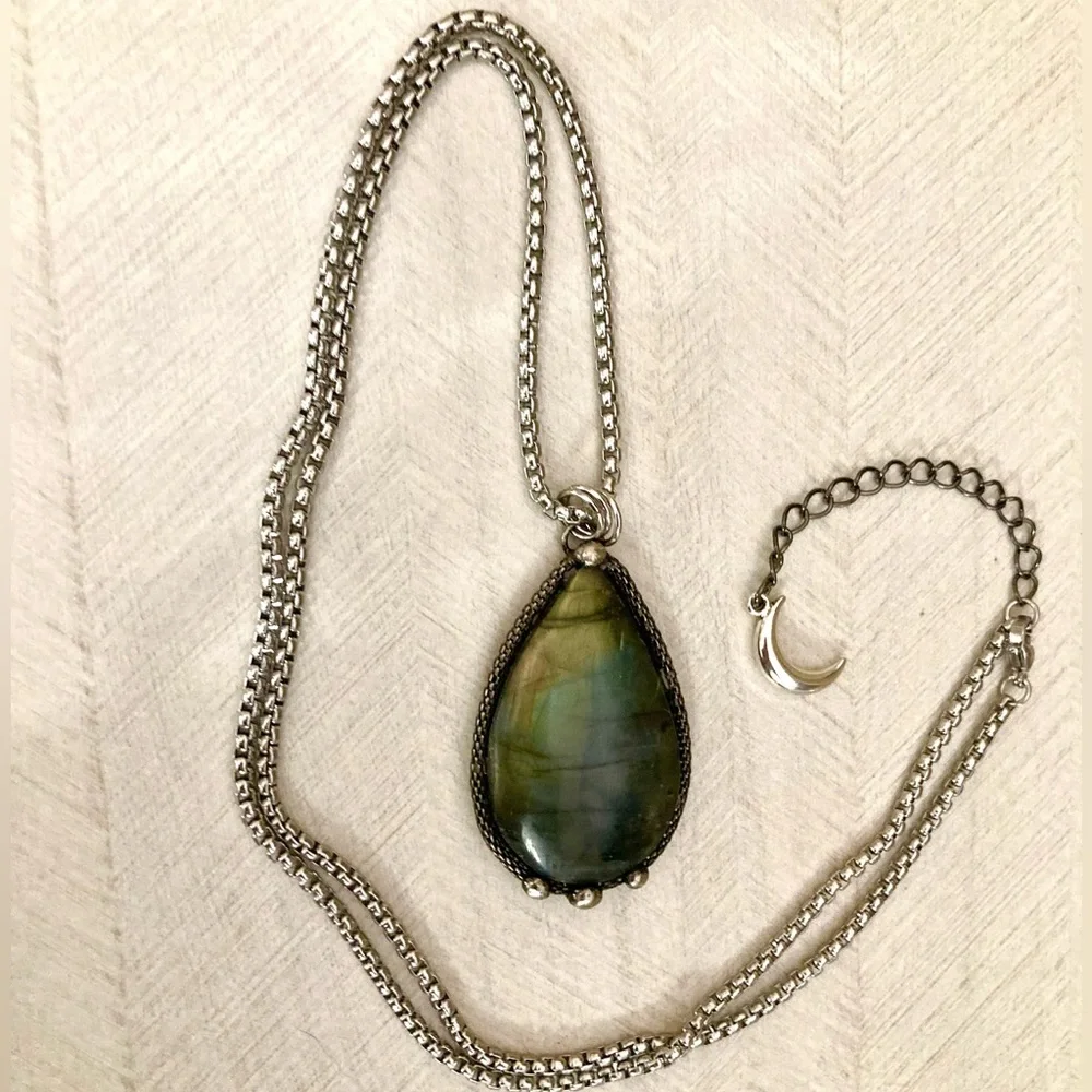 Natural dark blue green iridescent flash labradorite gemstone boho moon necklace - Picture 10 of 14